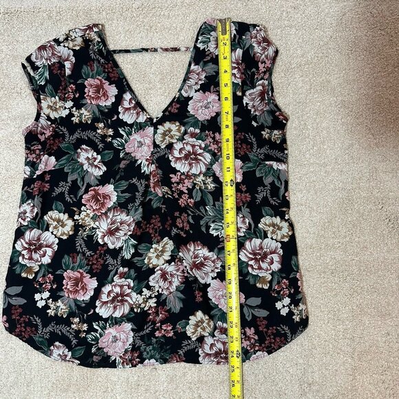 Halogen Top Women’s Medium Petite Black Floral Sleeveless Pink Flowers - Picture 8 of 13